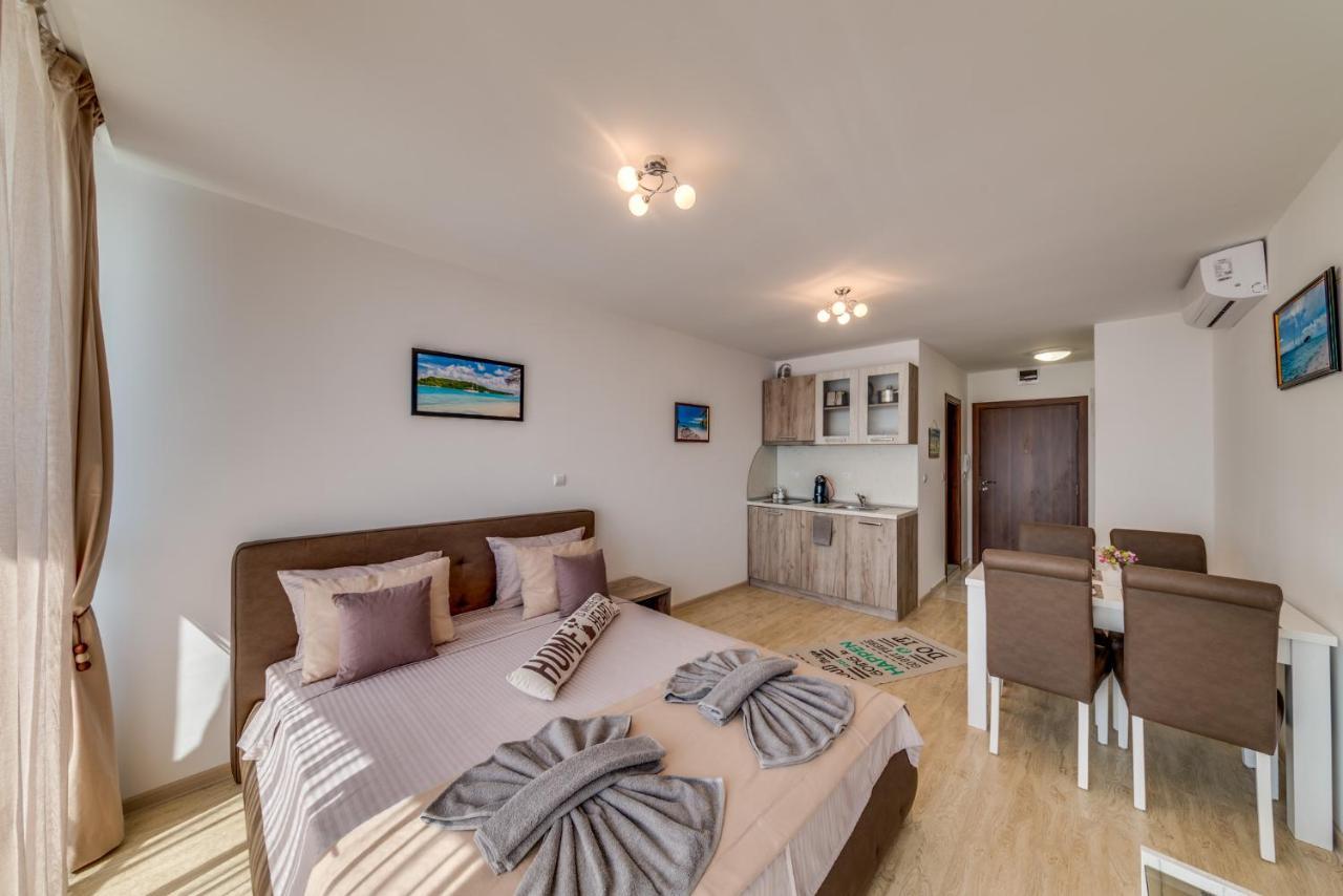 Apartcomplex Golden Bay 라브다 외부 사진