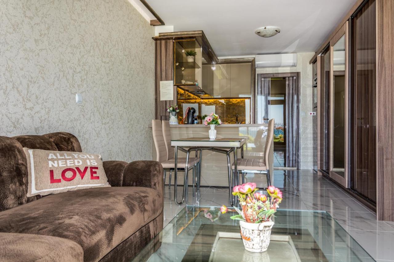 Apartcomplex Golden Bay 라브다 외부 사진