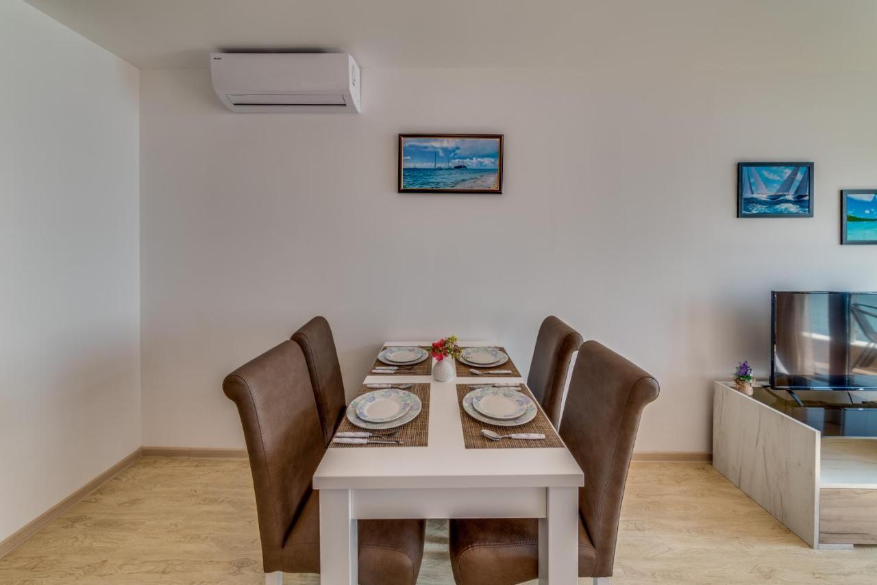 Apartcomplex Golden Bay 라브다 외부 사진