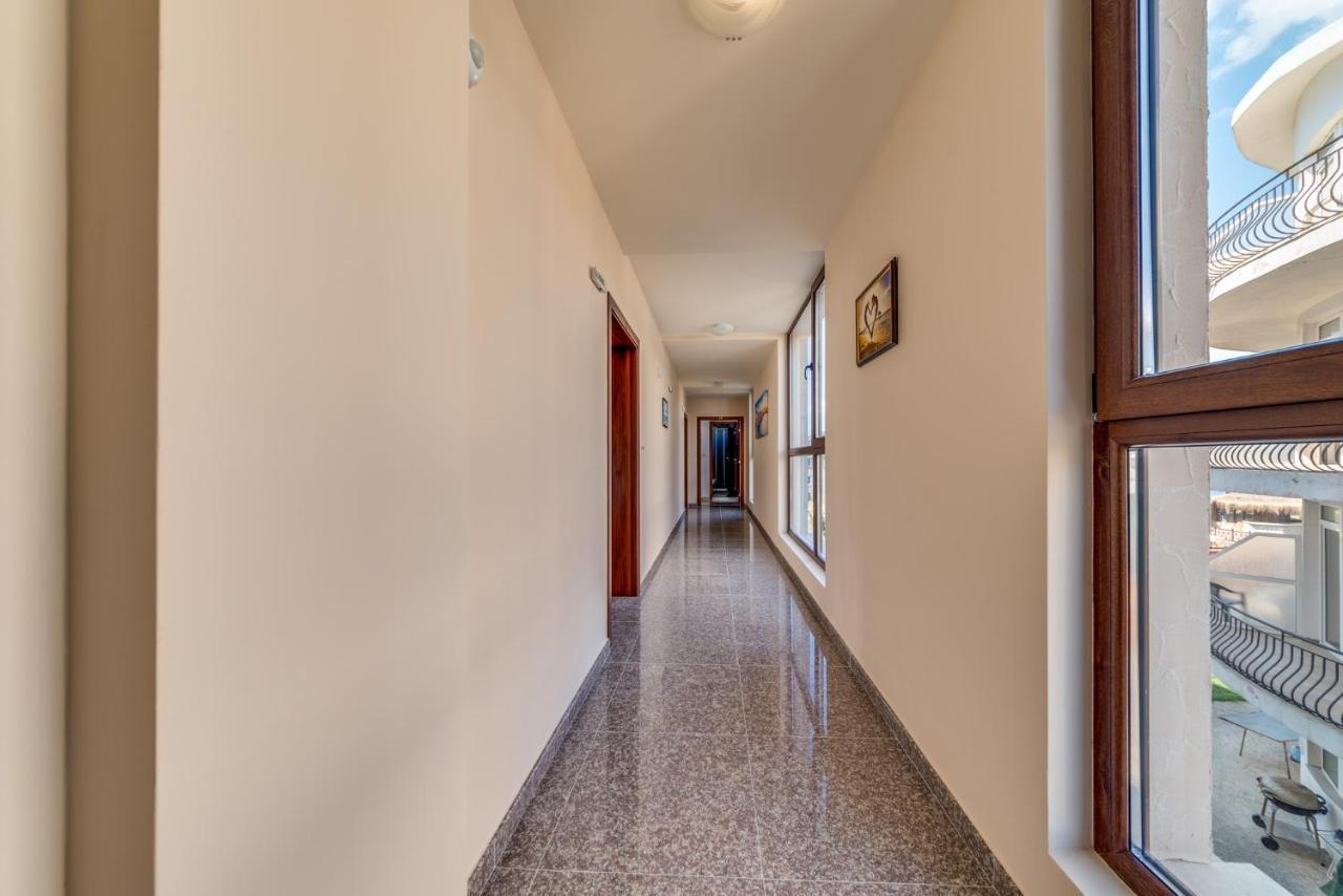 Apartcomplex Golden Bay 라브다 외부 사진