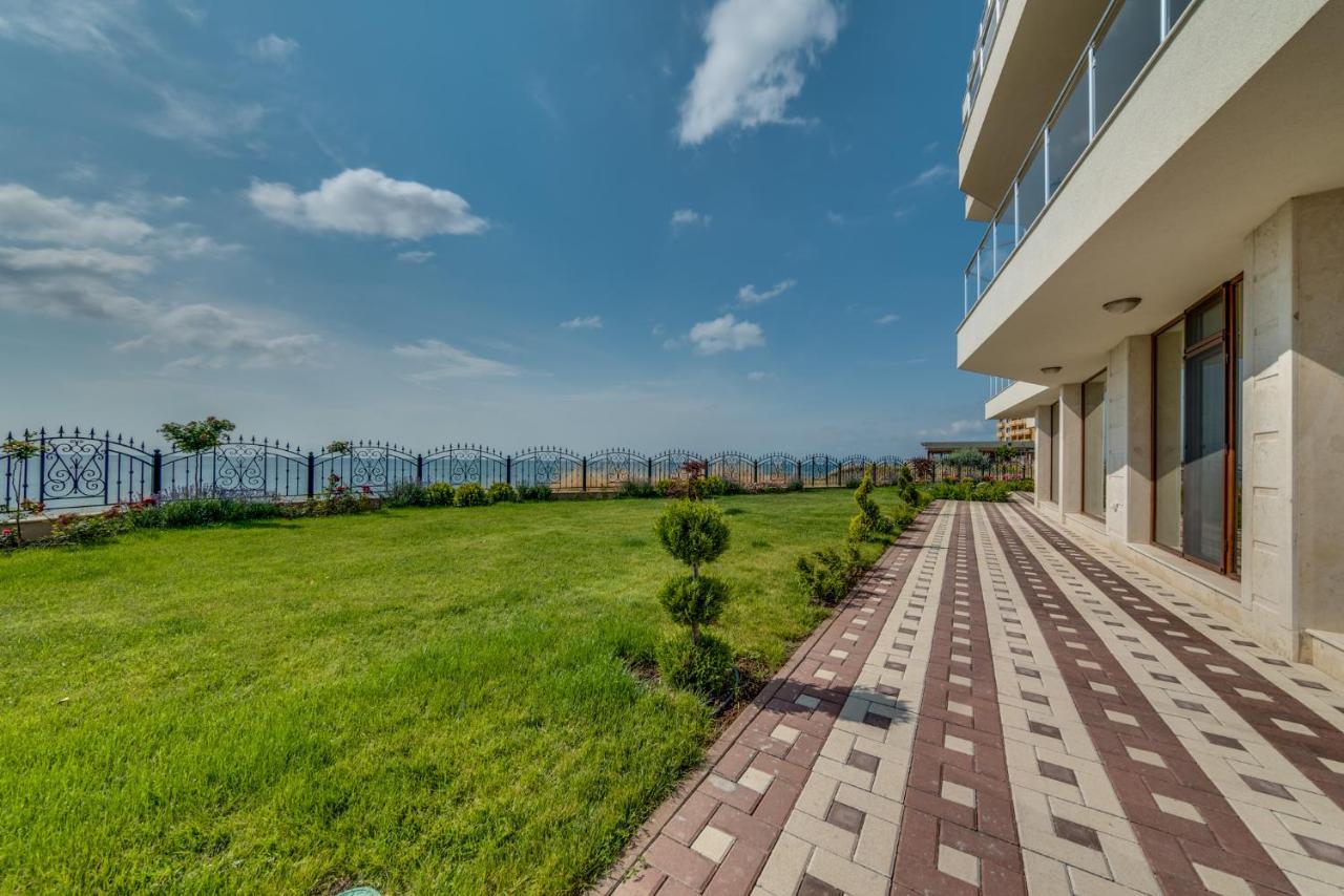 Apartcomplex Golden Bay 라브다 외부 사진