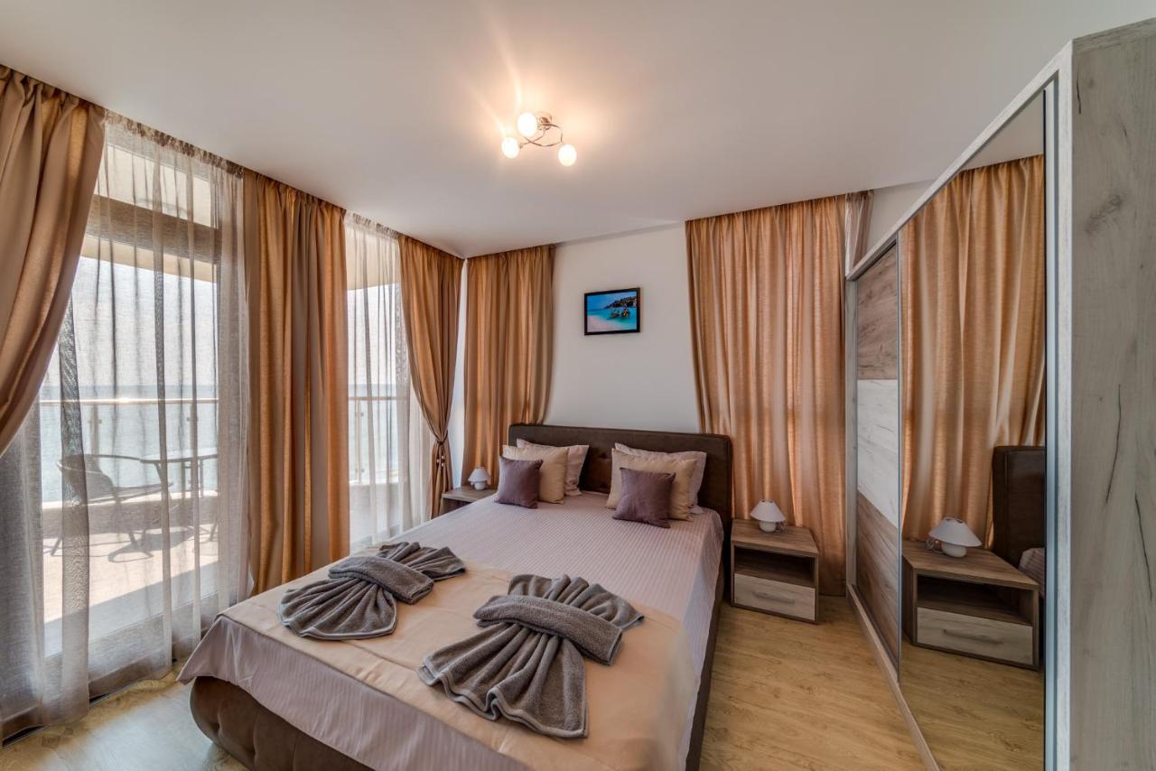 Apartcomplex Golden Bay 라브다 외부 사진