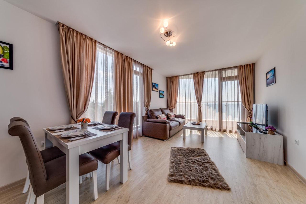 Apartcomplex Golden Bay 라브다 외부 사진