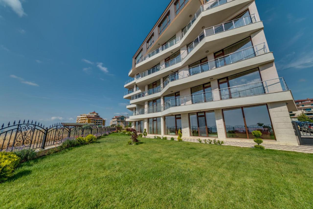 Apartcomplex Golden Bay 라브다 외부 사진