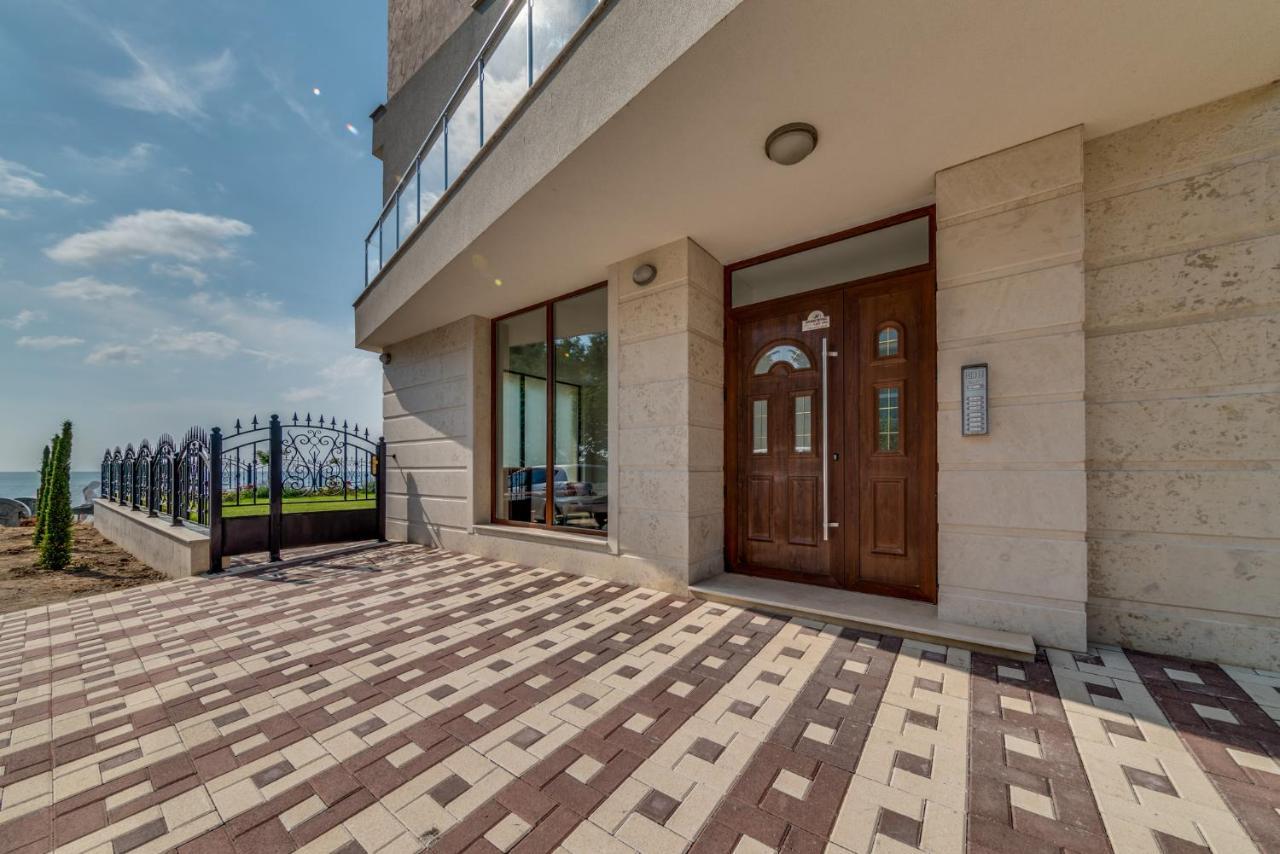 Apartcomplex Golden Bay 라브다 외부 사진