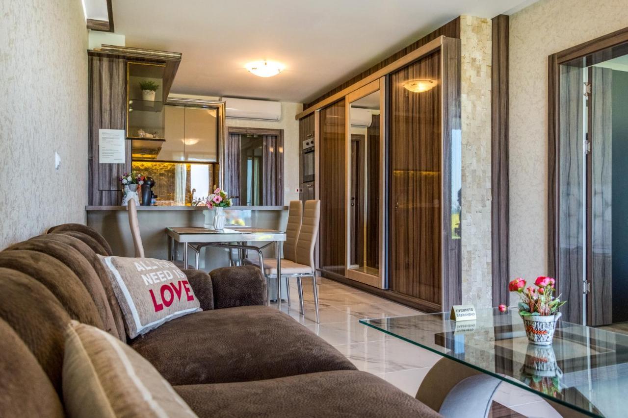 Apartcomplex Golden Bay 라브다 외부 사진