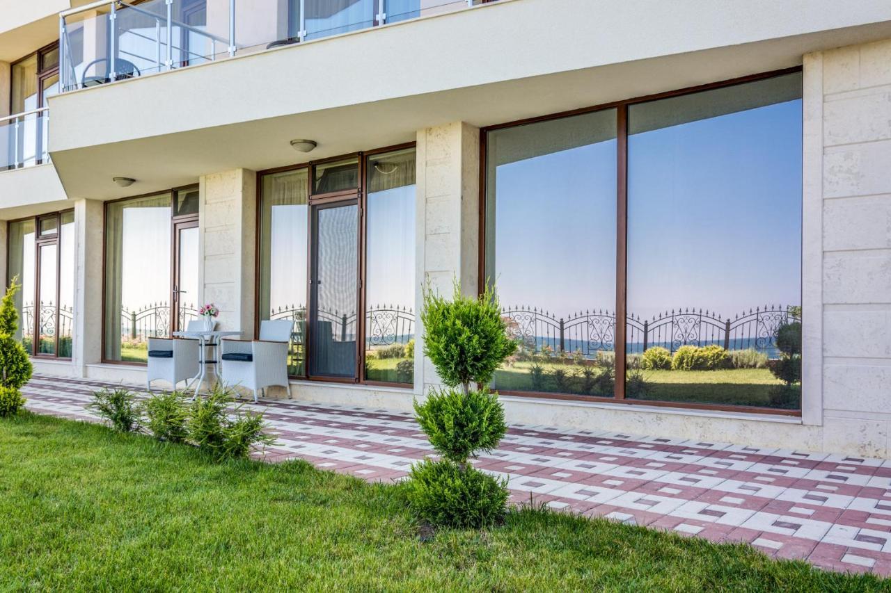 Apartcomplex Golden Bay 라브다 외부 사진