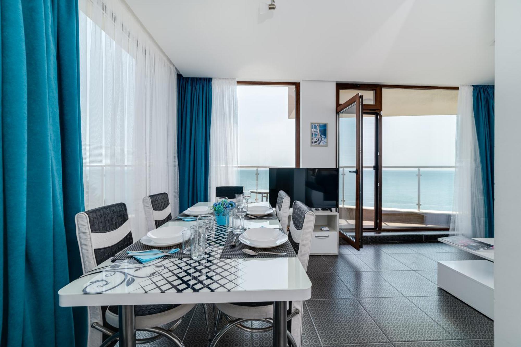 Apartcomplex Golden Bay 라브다 외부 사진