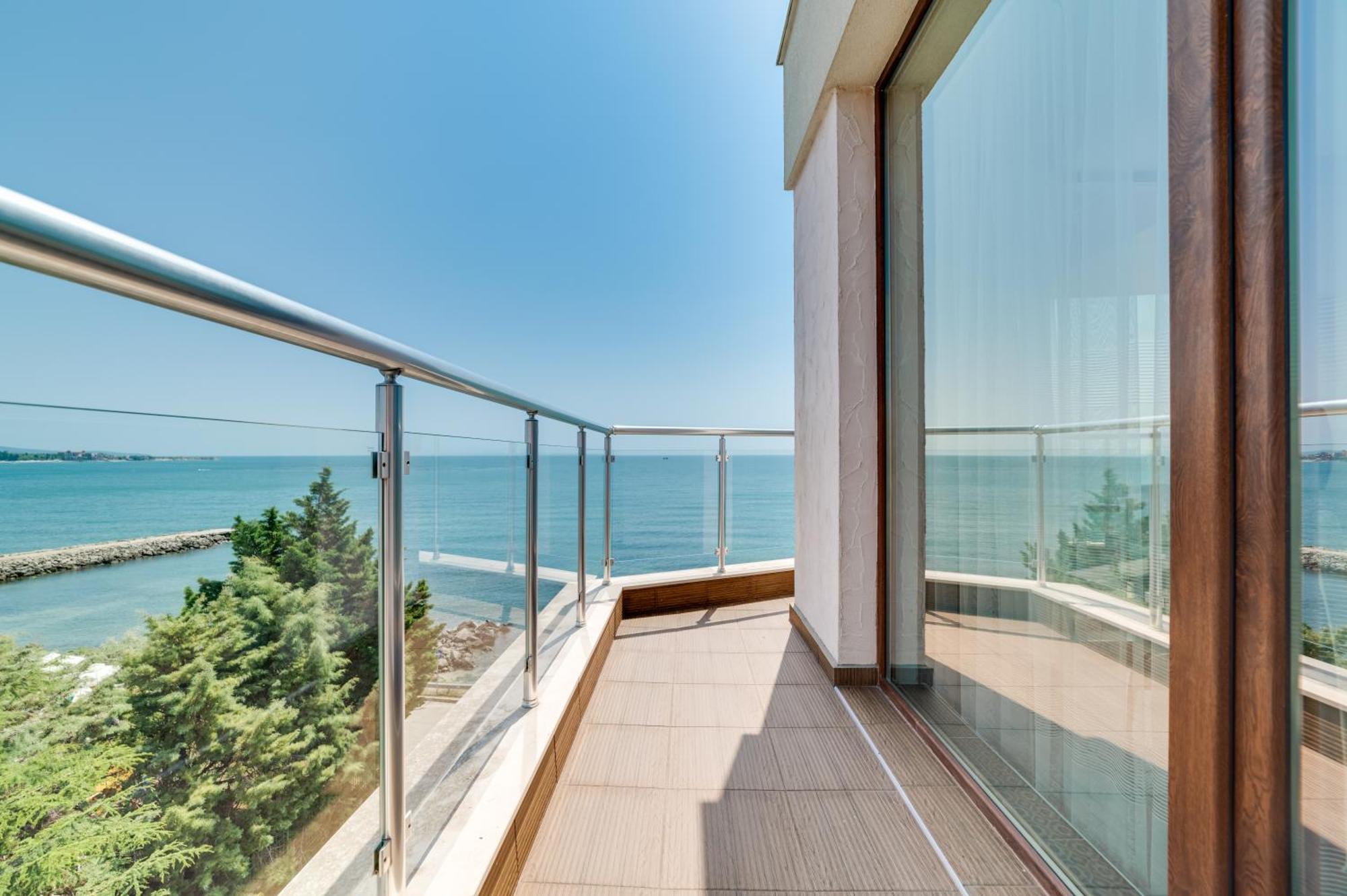 Apartcomplex Golden Bay 라브다 외부 사진