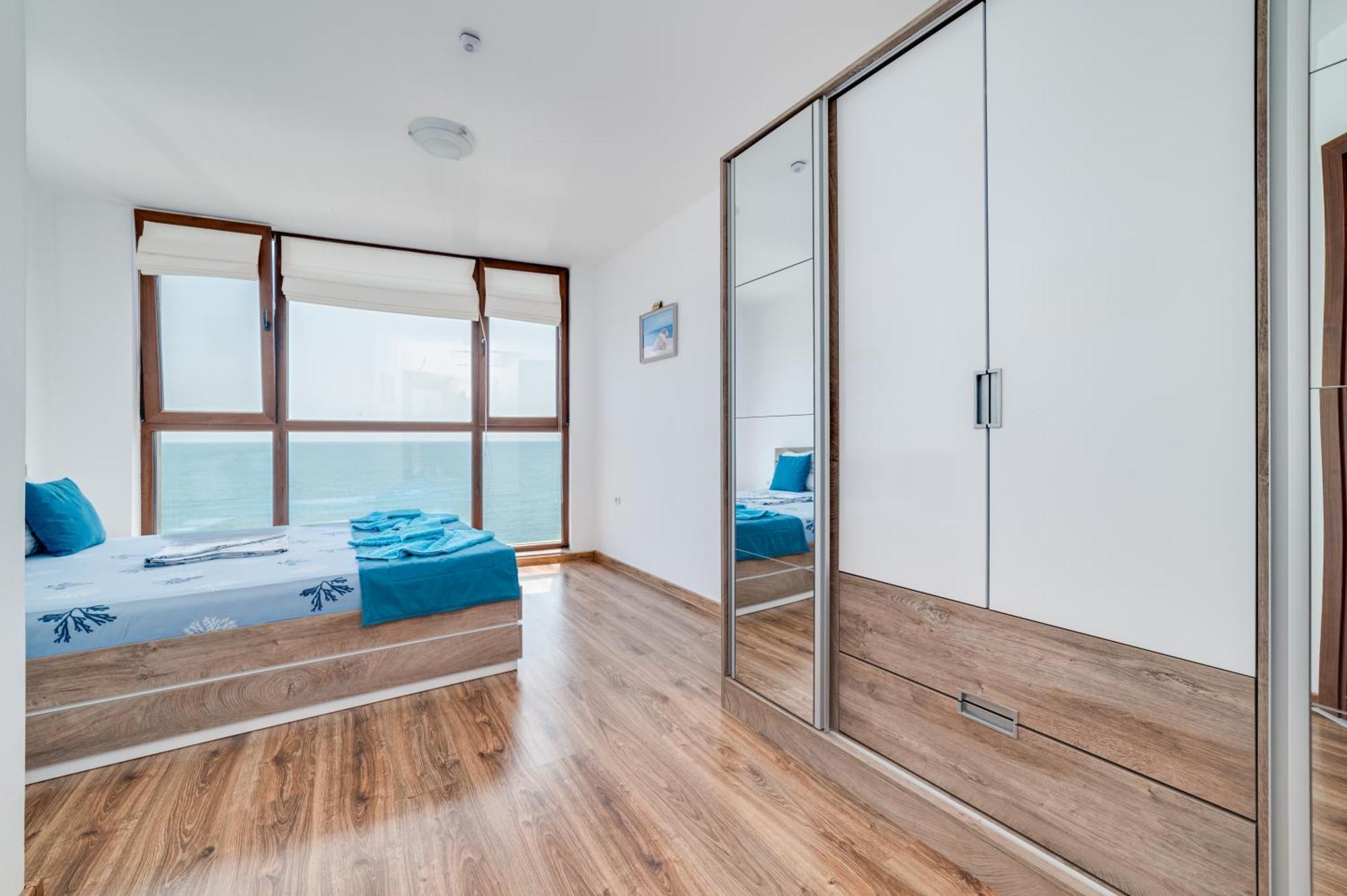 Apartcomplex Golden Bay 라브다 외부 사진