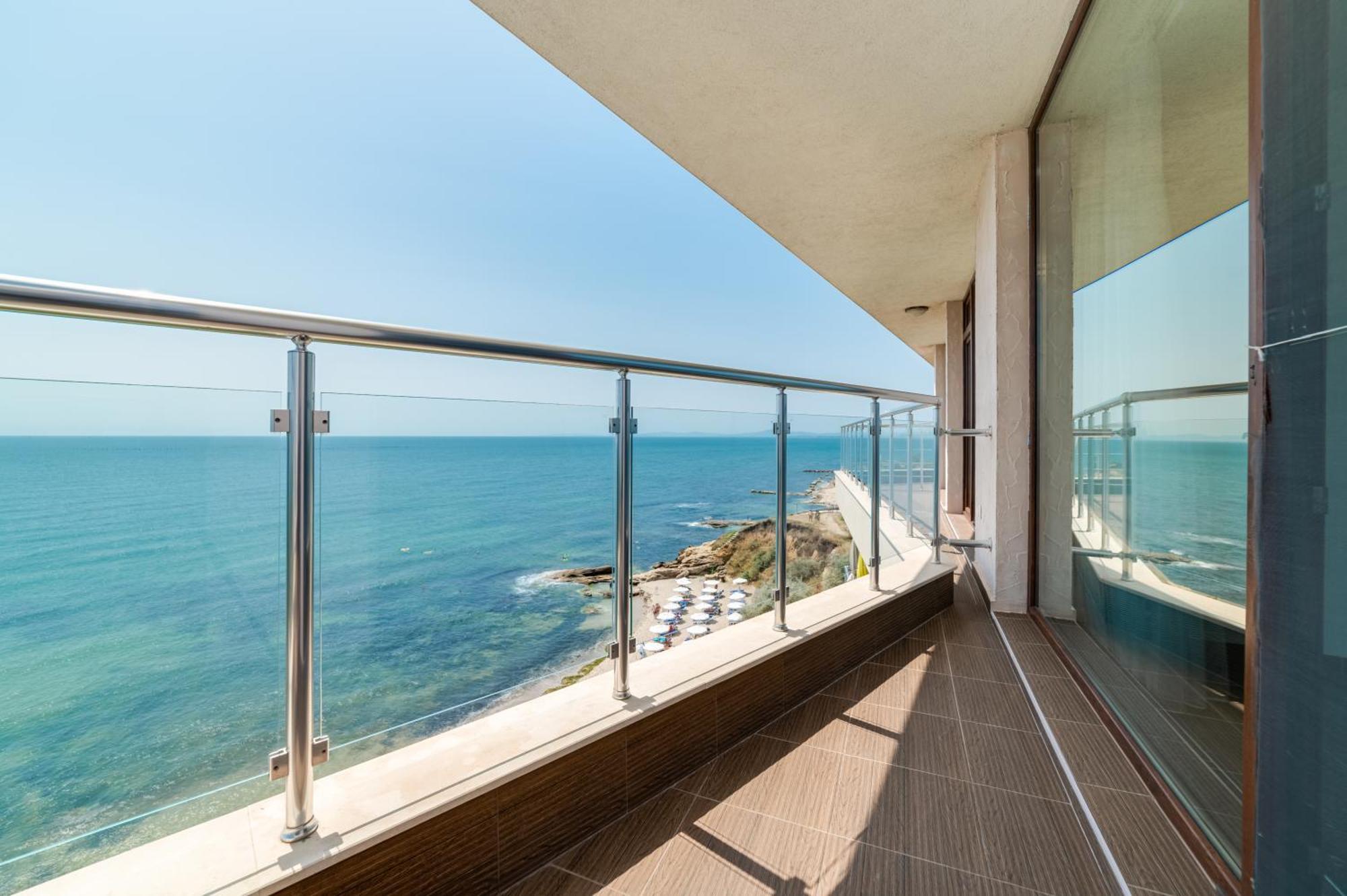 Apartcomplex Golden Bay 라브다 외부 사진