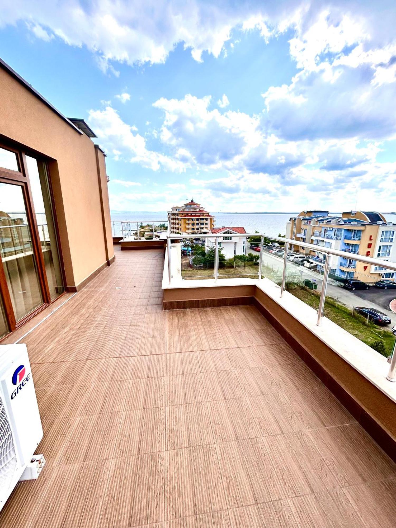 Apartcomplex Golden Bay 라브다 외부 사진